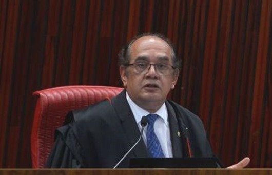 TSE realiza sessão plenária extraordinária para o julgamento de processos. Na foto, o ministro Gilmar Mendes, relator das contas da campanha eleitoral 2014 da presidenta Dilma (Fabio Rodrigues Pozzebom/Agência Brasil)