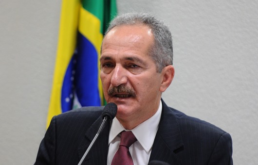 Brasília - O ministro do Esporte, Aldo Rebelo, participa de audiência pública na Comissão de Educação, Cultura e Esporte do Senado, para discutir os preparativos para a Copa das Confederações, em 2013, e para a Copa do Mundo FIFA Brasil 2014