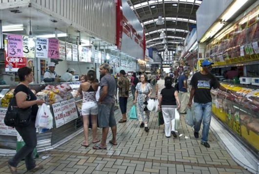 consumidores_em_supermercado_Agência Brasil