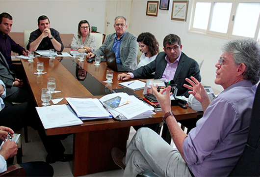 Ricardo se reúne com representantes de institutos que apoiam as Escolas Cidadãs Integrais