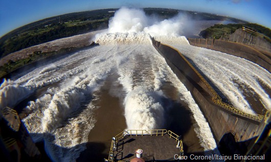 vertedouro_itaipu_-_foto_caio_coronel_