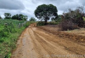 Prefeitura de Princesa Isabel restaura estradas vicinais