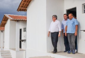 João Azevêdo inspeciona obras de educação, habitação e infraestrutura com investimentos de R$ 87,5 milhões em Princesa Isabel e Tavares