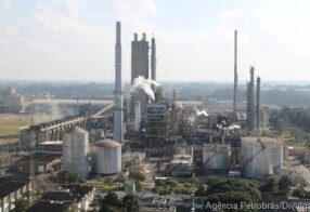 Fábrica de fertilizantes da Petrobras no PR readmite 214 funcionários