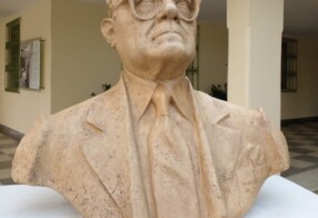 Busto de José Américo de Almeida na FCJA é restaurado