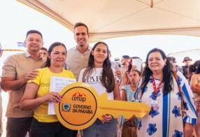 Governador em exercício entrega unidades habitacionais em Sumé