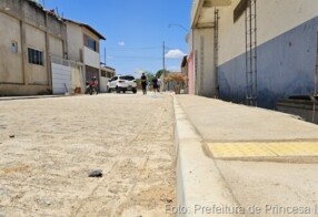 Prefeitura de Princesa Isabel conclui calçamento de mais uma rua no bairro Maia